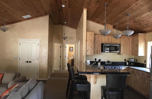 North Fork House | BEAUTIFUL CUSTOM CABIN Near Bass Lake and Yosemite
