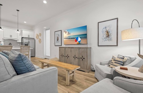 Orange Beach House | BEAUTIFUL, CUSTOM DECORATED, DOG FRIENDLY BEACH HOME IN THE COTTAGES OF TANNIN