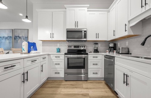 Orange Beach House | BEAUTIFUL, CUSTOM DECORATED, DOG FRIENDLY BEACH HOME IN THE COTTAGES OF TANNIN
