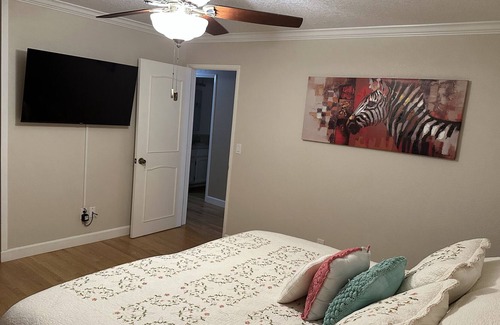 Modesto House | Beautiful custom home - Travel Nurse Approved