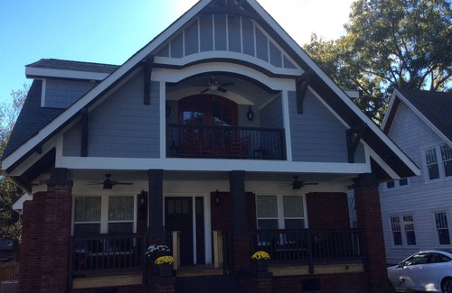 Commonwealth House | Beautiful Custom Renovated Downtown Bungalow!