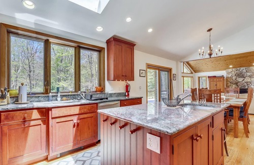 Timberline House | Beautiful custom built home offers peace and quiet in a beautiful setting.