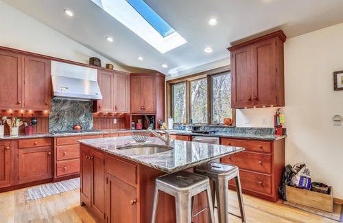 Timberline House | Beautiful custom built home offers peace and quiet in a beautiful setting.