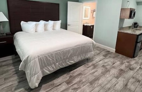 Ocean View Halifax Estates Apartment | Beautiful Daytona Beach King Suite!