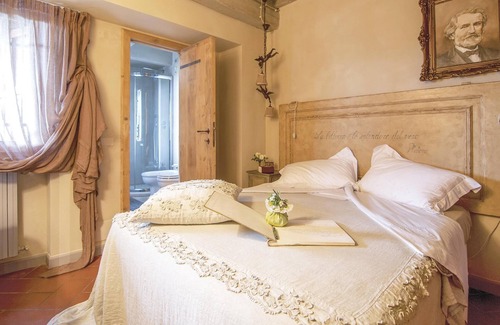 Massa House | Beautiful detached house in the medieval Borgo Massa e Cozzile, in a quiet position with beautiful p