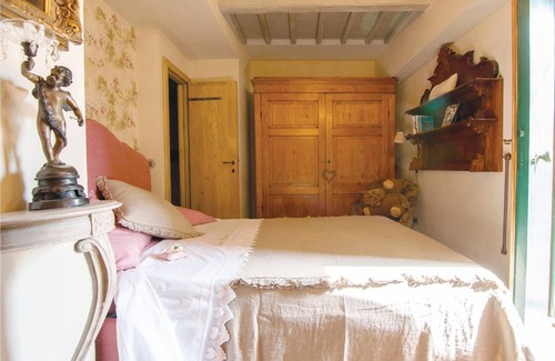 Massa House | Beautiful detached house in the medieval Borgo Massa e Cozzile, in a quiet position with beautiful p