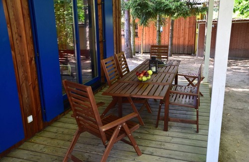 Wackersdorf House | Beautiful vacation home with a patio and gallery
