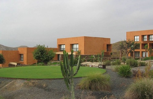 Vera House | Beautiful design house on a golf course perfect for families