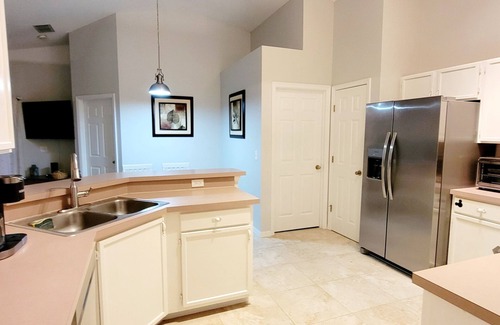 Clear Creek House | Beautiful Disney themed home 4/3 villa w/private pool, Lakeview close to parks