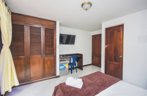 Estadio Hotel | Beautiful double room with wifi and air and balcony in laureles stadium medellin
