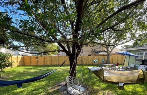 Citrus Isles House | Beautiful downtown apartment. Close to beach and Airport.