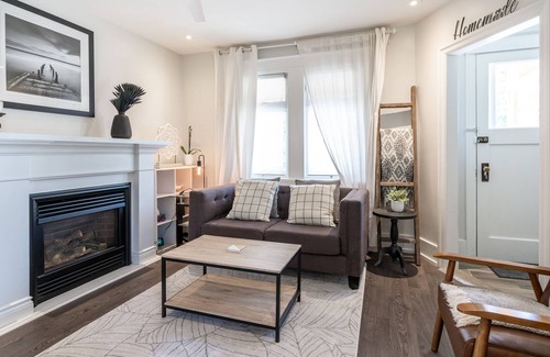 Burlington Bed & Breakfast | Beautiful Downtown Burlington Private Residence