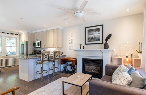 Burlington Bed & Breakfast | Beautiful Downtown Burlington Private Residence