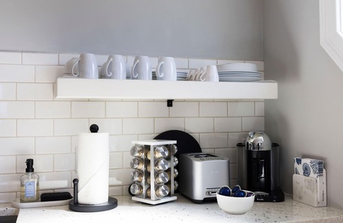 Chatham Apartment | Beautiful Downtown Chatham 1 Bed, Close to the Beach - Newly renovated + Patio