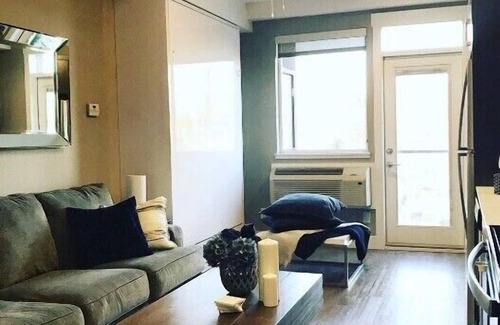 Downtown Kelowna Apartment | BEAUTIFUL Downtown Kelowna Modern Bachelor with FREE Gated Parking & View!