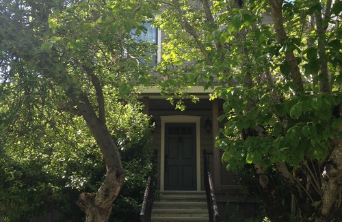 Grass Valley House | Beautiful Downtown Vacation Home