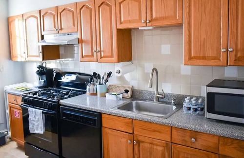 Upper Darby House | Beautiful Duplex Apt - 4 Br - 75in TV - 1,000 Sq Ft - Philadelphia suburb
