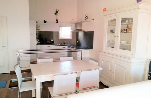 Monticello Apartment | Beautiful duplex design air-conditioned single storey facing the sea