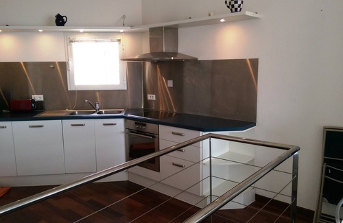 Monticello Apartment | Beautiful duplex design air-conditioned single storey facing the sea