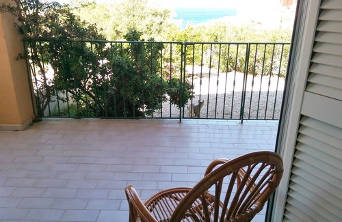 Monticello Apartment | Beautiful duplex design air-conditioned single storey facing the sea