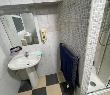 Reading House | Beautiful En suite Double Room with toilet and washroom R3
