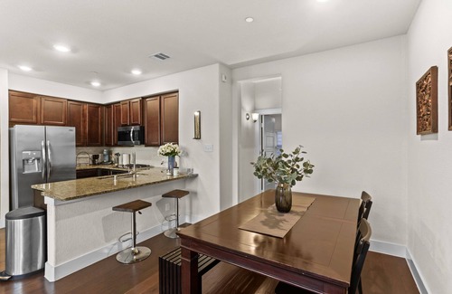 The Colony House | Beautiful Executive Townhome superb location 3br 3.5bth in peaceful Lewisville