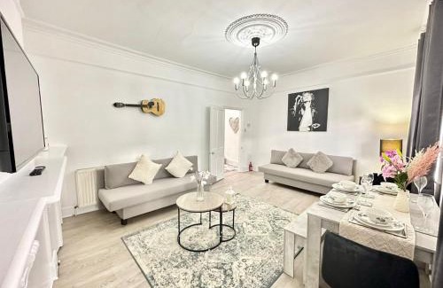 Askew Apartment | Beautiful Family Apartment In Shepherd Bush