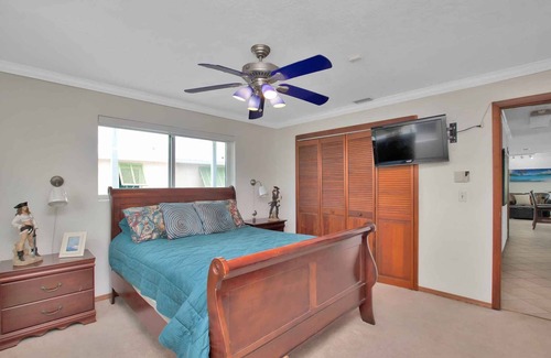 Eden Pines Bed & Breakfast | Beautiful Family Big Pine Retreat! Short drive to Key West!