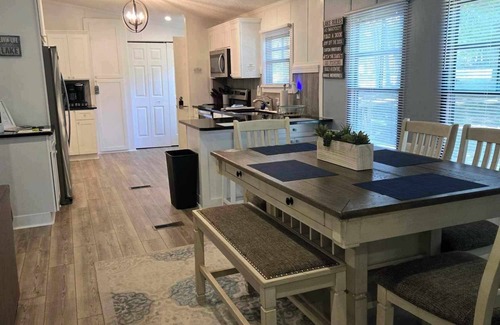 Littleton House | Beautiful Family Friendly Lake Front Home with Pontoon Boat Rental
