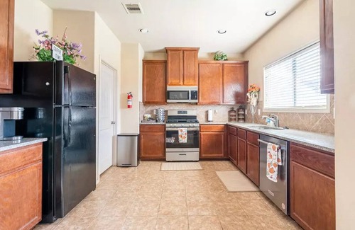 Barker House | Beautiful family Home; 5.5 miles to Katy Mills; Close to I10 & Grand-Parkway 99