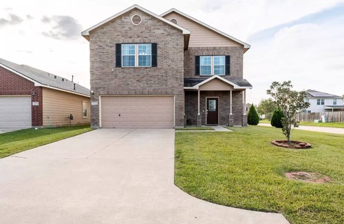Barker House | Beautiful family Home; 5.5 miles to Katy Mills; Close to I10 & Grand-Parkway 99