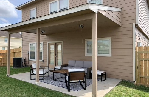 Barker House | Beautiful family Home; 5.5 miles to Katy Mills; Close to I10 & Grand-Parkway 99