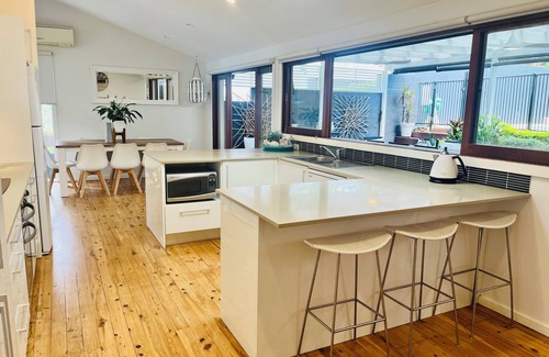 Bayview House | Beautiful family home close to parks, water and cafes.