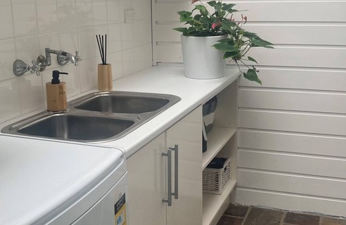 Bayview House | Beautiful family home close to parks, water and cafes.