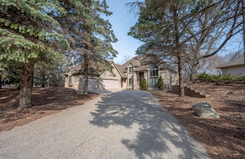 Eagan House | Beautiful Family Home! Close to Outlet Malls