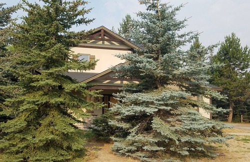 Tamarack Resort Cabin | Beautiful, Family ready, spacious cabin with boat mooring dock, access to Lake.