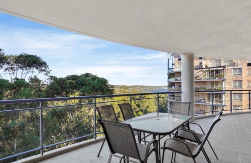 Gosford Apartment | Beautiful Family Retreat with Large Balcony & Pool