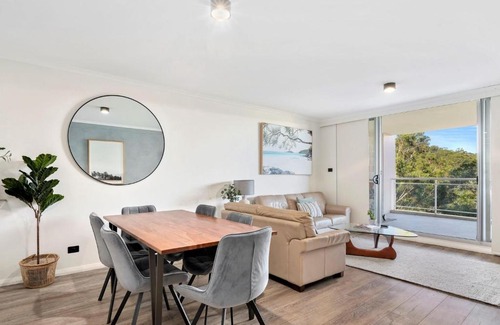 Gosford Apartment | Beautiful Family Retreat with Large Balcony & Pool