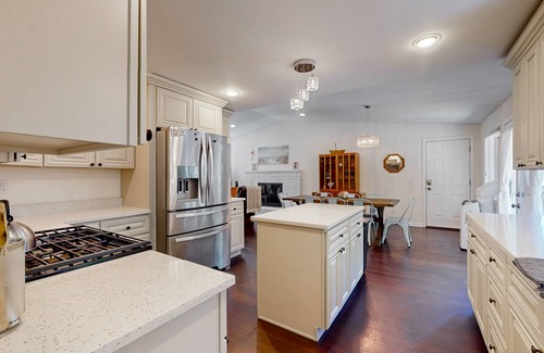 Bainbridge Island House | Beautiful Farmhouse-Chic Retreat | Large Fenced Yard & Chef's Kitchen