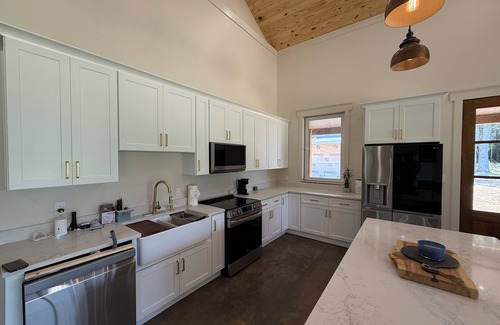 White Plains Other | Beautiful Farmhouse in charming White Plains
