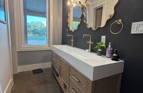 White Plains Other | Beautiful Farmhouse in charming White Plains