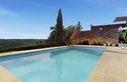 Daglan House | Beautiful farmhouse, adjoining cottage and swimming pool with lovely views