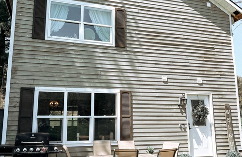 Corning House | Beautiful Farmhouse close to downtown