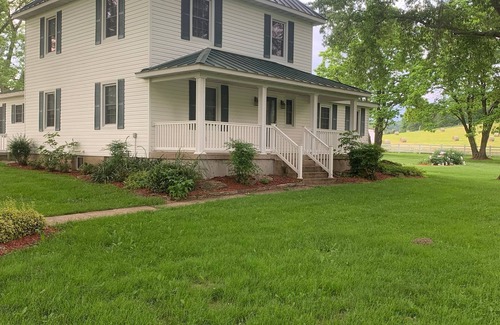Mount Sterling House | Beautiful Farmhouse Stay!