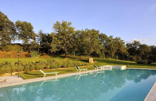 Bucine Villa | Beautiful farmhouse with heated pool and jacuzzi