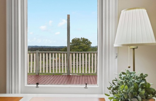 Bunyip House | Beautiful Federation Residence for 16 Guests (A perfect venue for weddings)