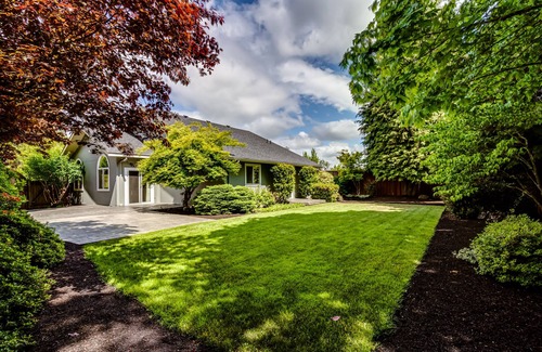Eugene House | Beautiful Ferry Street Bridge Home, minutes from UO, downtown, and bike paths!