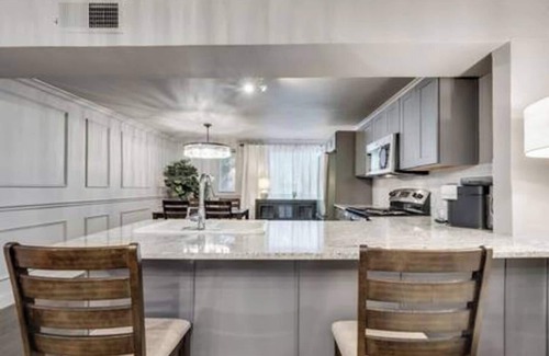 Old East Dallas Condo | Beautiful first-floor 2BR/1.5BA condo near White Rock Lake with resort-style pool, hot tub, cold plunge, dry sauna, and outdoor cardio area—perfect for a relaxing Dallas getaway.