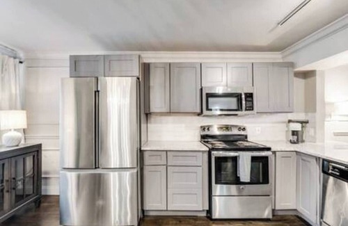 Old East Dallas Condo | Beautiful first-floor 2BR/1.5BA condo near White Rock Lake with resort-style pool, hot tub, cold plunge, dry sauna, and outdoor cardio area—perfect for a relaxing Dallas getaway.