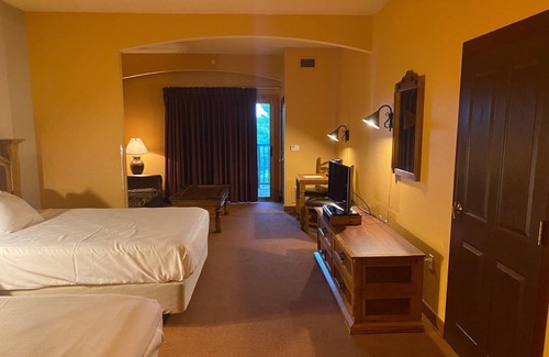 Wisconsin Dells Resort | Beautiful First Floor 3 Bedroom Condo Suite At Chula Vista Resort w/ Water Park